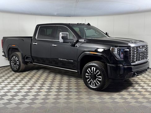 Used 2024 GMC Sierra 3500 Denali Ultimate image 2