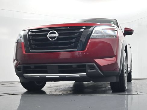 Used 2024 Nissan Pathfinder Platinum w/ Black Appearance Package AWD/4WD image 51