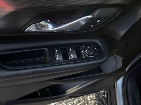 Used 2023 GMC Terrain SLE image 29