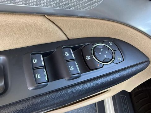 Used 2017 Ford Explorer XLT FWD image 38