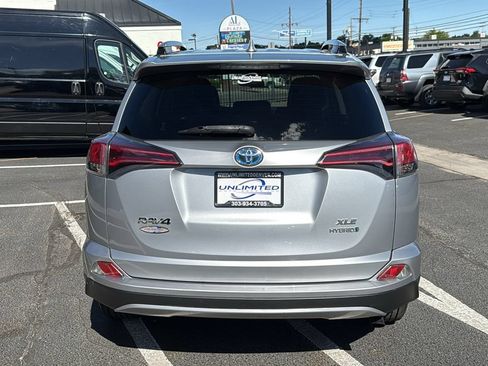 Used 2017 Toyota RAV4 XLE AWD/4WD image 4
