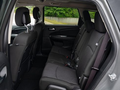 Used 2019 Dodge Journey SE w/ Safe & Sound Group FWD image 18
