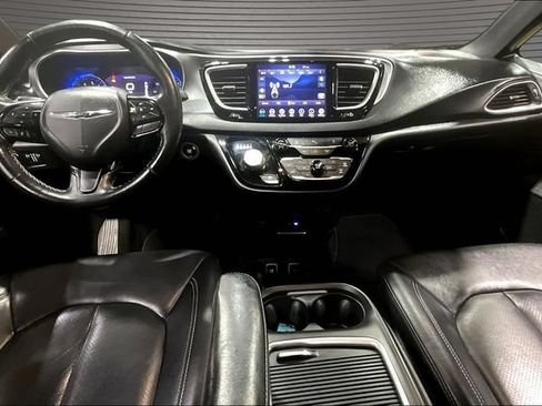 Used 2020 Chrysler Pacifica Touring-L Plus w/ S Appearance Package FWD image 7