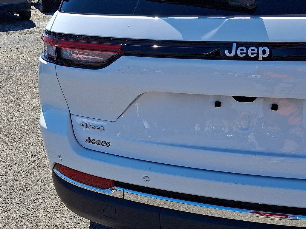 Used 2025 Jeep Grand Cherokee Limited AWD/4WD image 17