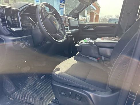 Used 2023 Chevrolet Silverado 1500 LT AWD/4WD image 18