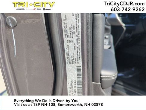 New 2025 Jeep Grand Cherokee L Laredo image 30