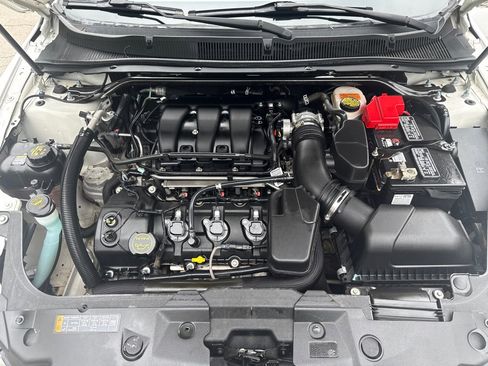Used 2017 Ford Taurus SE FWD image 28