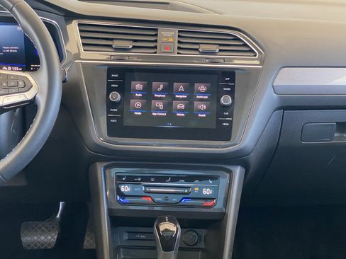 Used 2023 Volkswagen Tiguan SE w/ Panoramic Sunroof Package FWD image 23