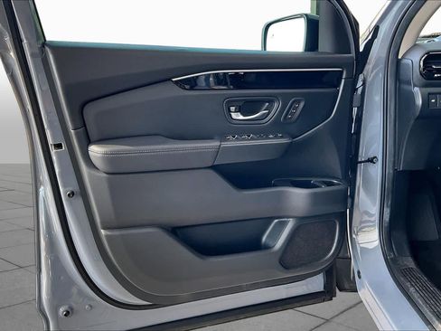 Used 2025 Honda Pilot Touring image 22