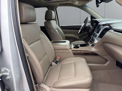 Used 2019 GMC Yukon XL SLT w/ Open Road Package AWD/4WD image 17
