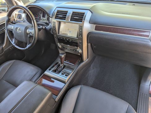 Used 2019 Lexus GX 460 image 10