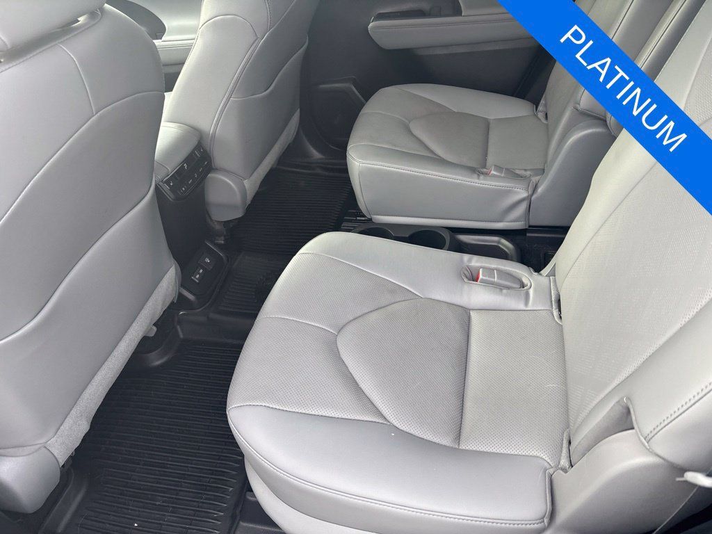 Used 2023 Toyota Highlander Platinum AWD/4WD image 6