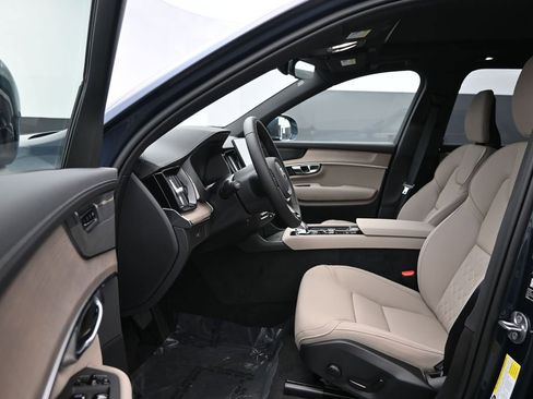 New 2026 Volvo XC90 B6 Plus AWD/4WD image 11