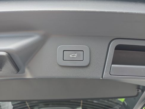 Used 2026 Land Rover Range Rover Velar S image 8