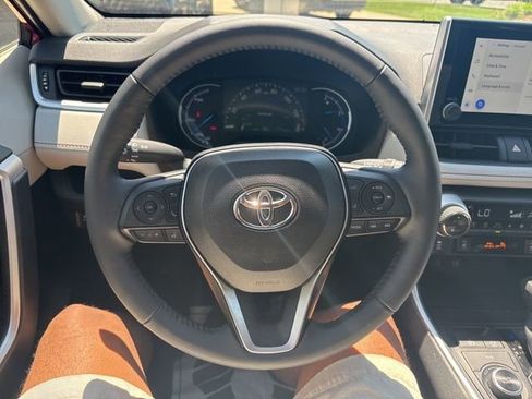 Used 2025 Toyota RAV4 XLE w/ Convenience Package AWD/4WD image 14