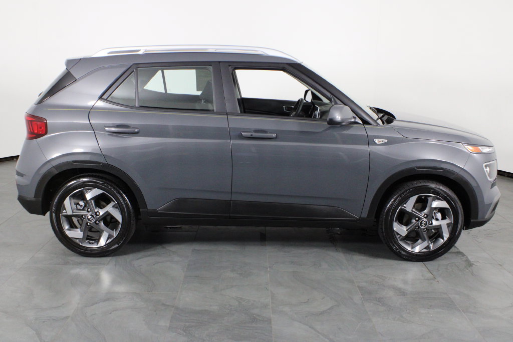 Certified 2026 Hyundai Venue SEL FWD image 12