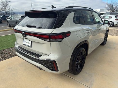 New 2026 Volkswagen Tiguan SE R-Line image 4