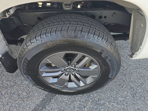 Used 2026 Nissan Frontier SV AWD/4WD image 11