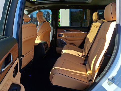 New 2026 Jeep Grand Cherokee Summit image 6