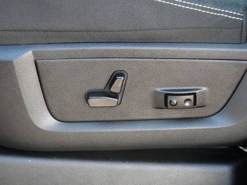 Used 2025 RAM 2500 Big Horn AWD/4WD image 18