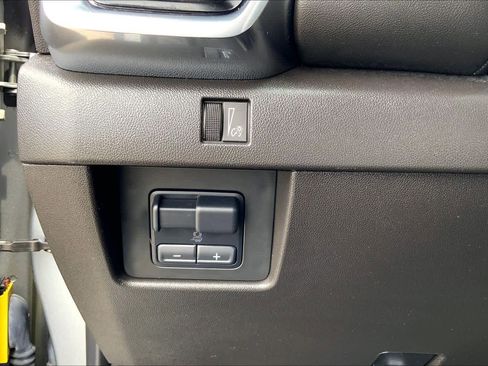 Used 2024 GMC Canyon Elevation w/ Convenience Package image 33