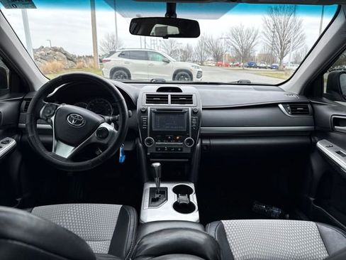 Used 2014 Toyota Camry SE image 15