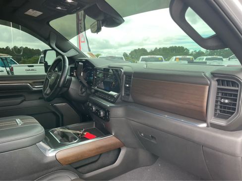 Used 2024 Chevrolet Silverado 2500 High Country w/ High Country Premium Package AWD/4WD image 27