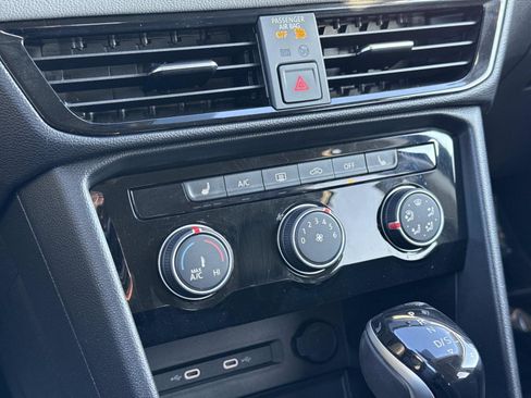 Used 2023 Volkswagen Taos SE image 5