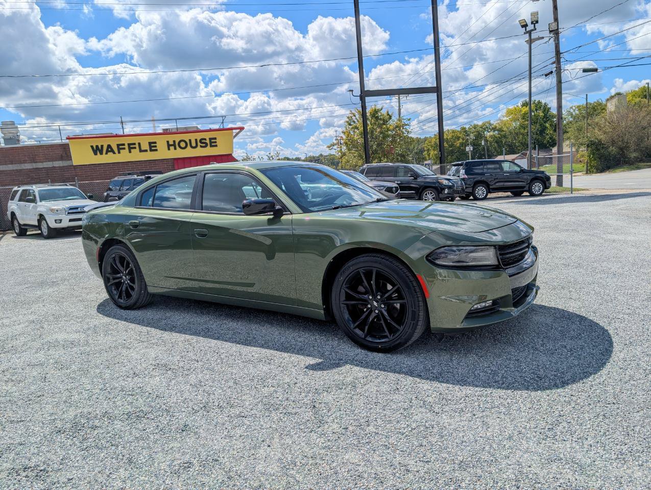 Used 2018 Dodge Charger SXT Plus w/ Blacktop Package RWD image 3