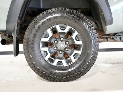 Used 2022 Toyota Tacoma TRD Off-Road w/ TRD Premium Off Road Package image 35