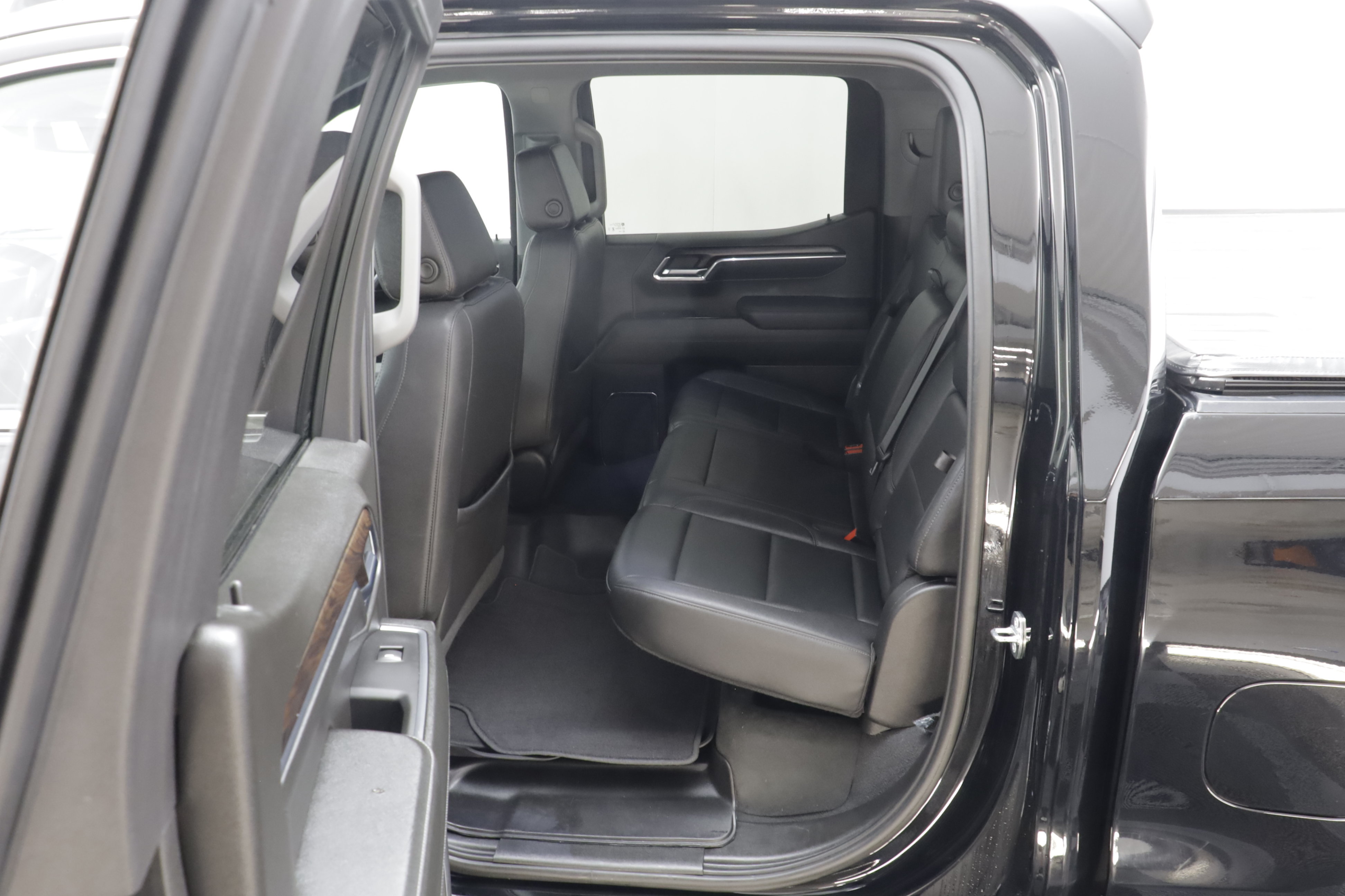 Used 2024 GMC Sierra 1500 SLT AWD/4WD image 17