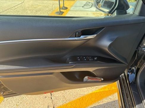 Used 2020 Toyota Camry SE image 24