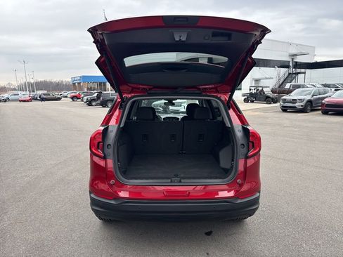 Used 2024 GMC Terrain SLE w/ Driver Convenience Package image 30