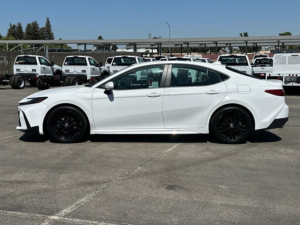 Used 2025 Toyota Camry SE FWD image 6