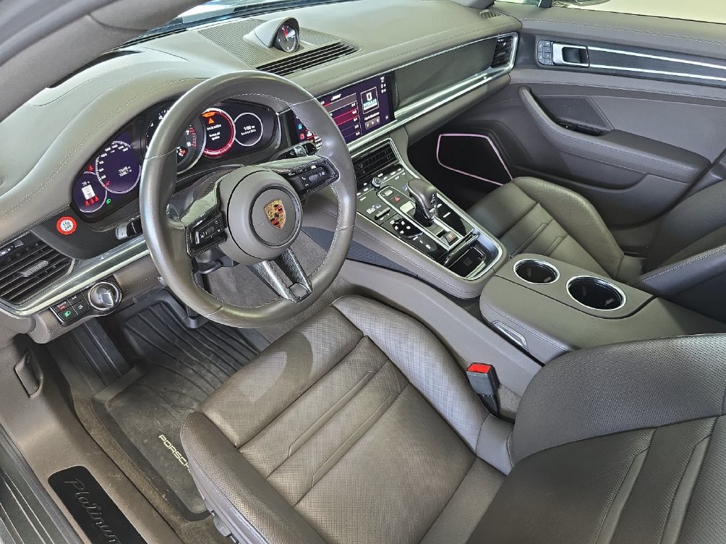Certified 2023 Porsche Panamera image 4