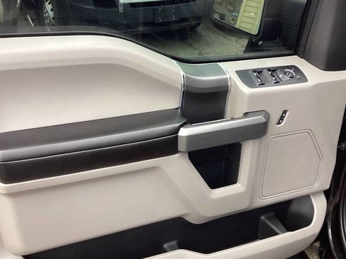 Used 2015 Ford F150 XLT w/ Equipment Group 301A Mid image 12