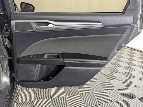 Used 2020 Ford Fusion SE image 31