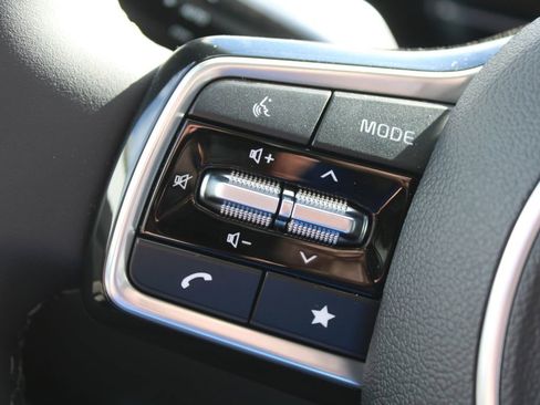 New 2026 Kia Carnival EX FWD image 33
