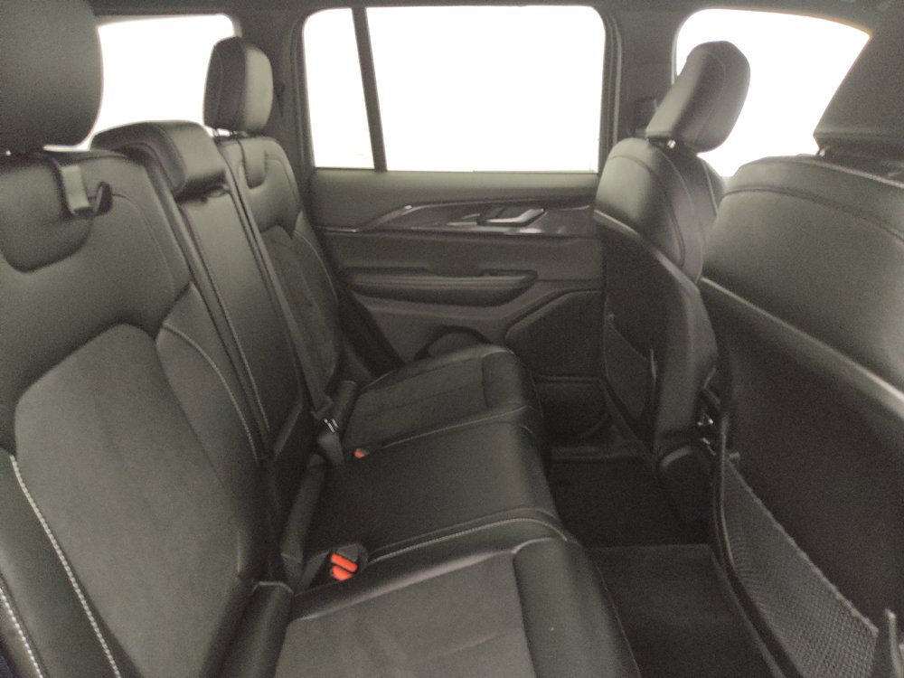 Used 2023 Jeep Grand Cherokee Altitude AWD/4WD image 19