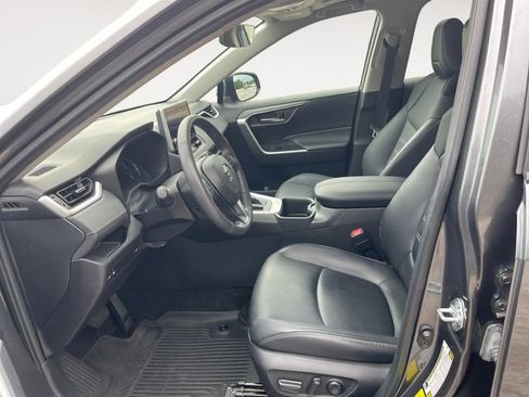 Used 2023 Toyota RAV4 XLE Premium FWD image 9
