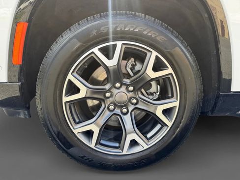 Used 2024 Jeep Wagoneer Series III AWD/4WD image 26
