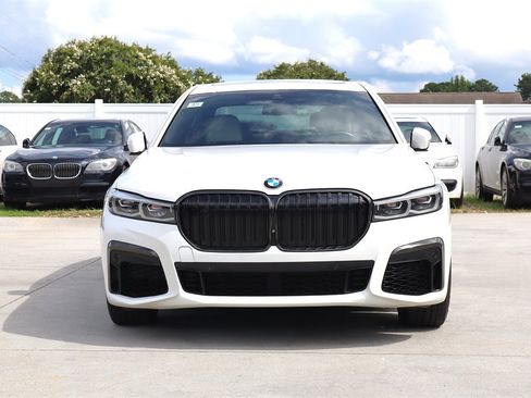 Used 2020 BMW 740i w/ M Sport Package RWD image 2