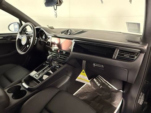 Certified 2026 Porsche Macan AWD/4WD image 19
