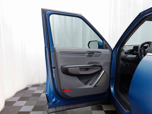 Used 2024 Kia EV9 Land image 4