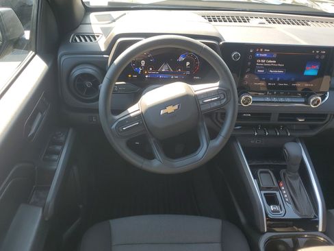 Used 2025 Chevrolet Colorado W/T image 16