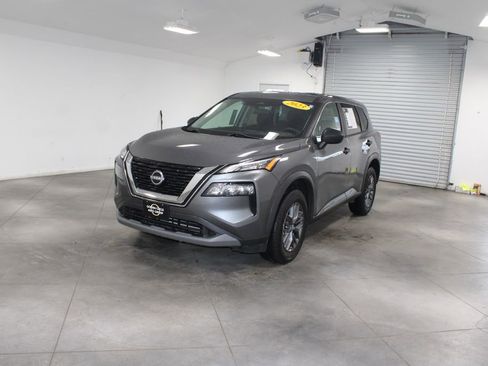 Used 2023 Nissan Rogue S image 4