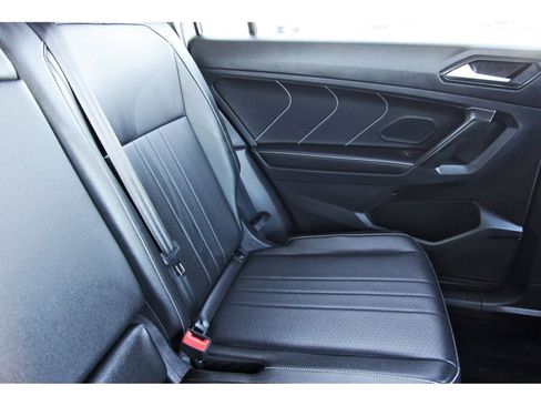 Used 2022 Volkswagen Tiguan SE AWD/4WD image 15
