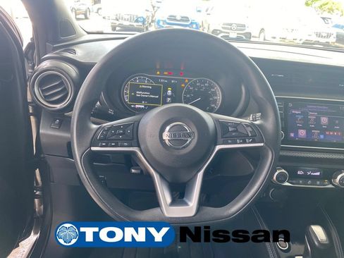 Used 2018 Nissan Kicks SV FWD image 32
