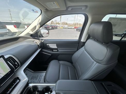 New 2026 Ford Expedition Active image 13