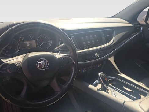 Used 2020 Buick Enclave Essence image 5